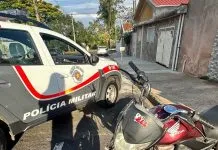 Mulher encontra bandido pilotando sua moto furtada, entra em luta corporal e recupera veículo