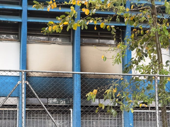 Incêndio atinge sala de aula de escola estadual em Jacareí