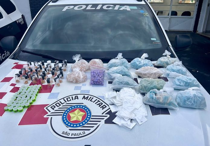 Mulher é presa com quase 3 quilos de drogas em Guaratinguetá