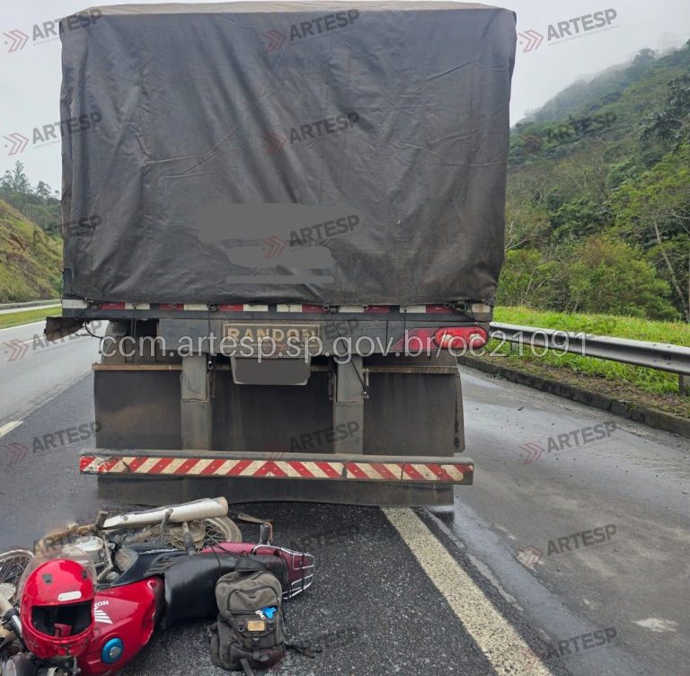 Motociclista morre após bater na traseira de carreta em Igaratá