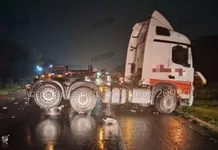 Duas pessoas morrem após colisão entre moto e caminhão na Padre Manoel da Nóbrega, em Peruíbe