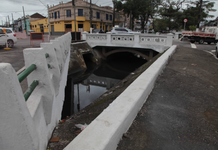 Corpo é encontrado dentro de canal em avenida de Santos