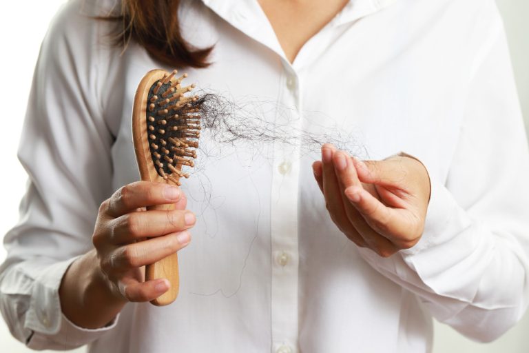 Canetas para emagrecer podem afetar pele e cabelo; dermatologista orienta cuidados