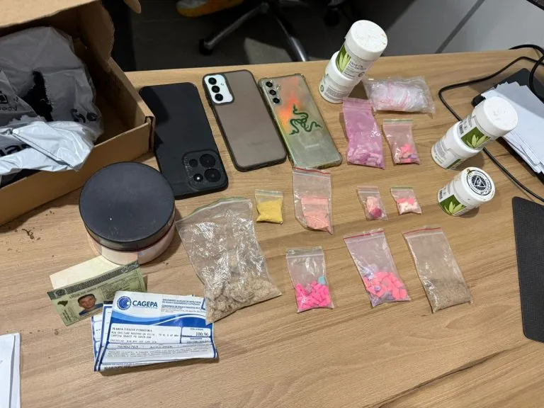 Polícia descobre envio de drogas por transportadora e prende dupla em Campina Grande
