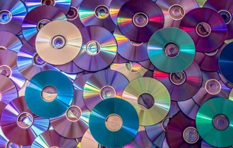 CDs voltam a ganhar força e superam vinil nas vendas em 2026