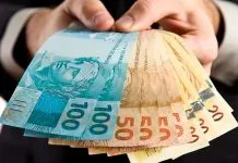 Entre computadores, motos e viagens, veja o que dá para comprar com R$ 31 mil do novo iPhone Duo