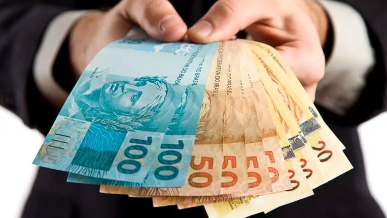 Entre computadores, motos e viagens, veja o que dá para comprar com R$ 31 mil do novo iPhone Duo
