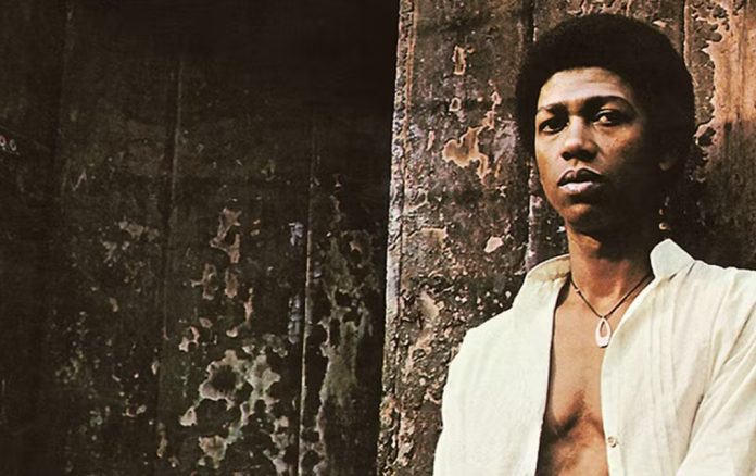 Djavan relança álbum de estreia em edição especial pelos 50 anos de carreira