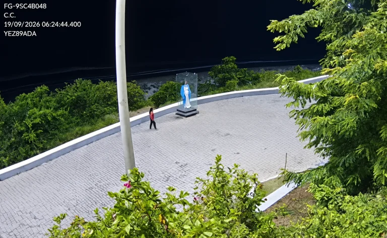 Vídeo flagra mulher quebrando vidro da estátua de Iemanjá em João Pessoa; veja