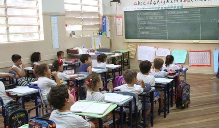 Câmara de Araçatuba vota criação de cargos de Professor de Educação Infantil e reenquadramento de ADIs