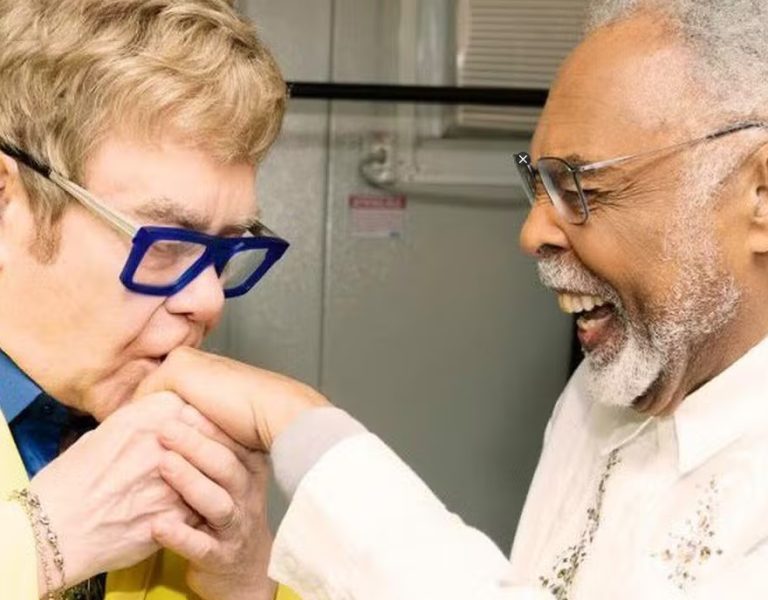 Elton John e Gilberto Gil protagonizam encontro nos bastidores do Rock in Rio