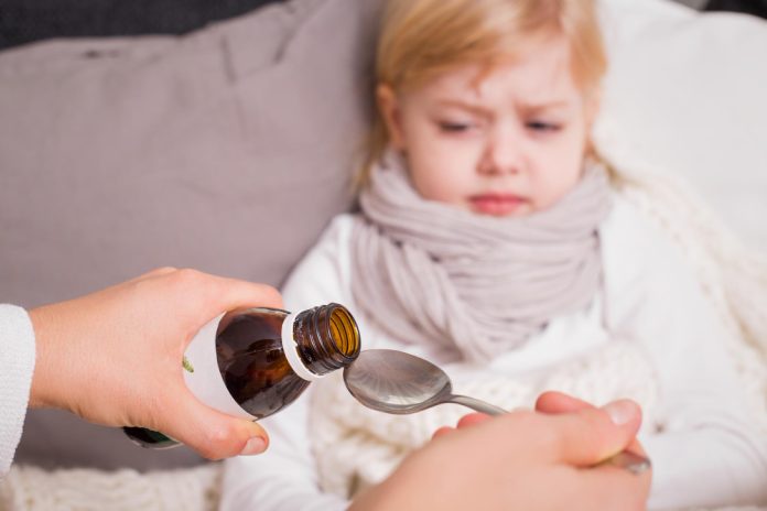 Exames e antibióticos em excesso preocupam pediatras e podem prejudicar crianças