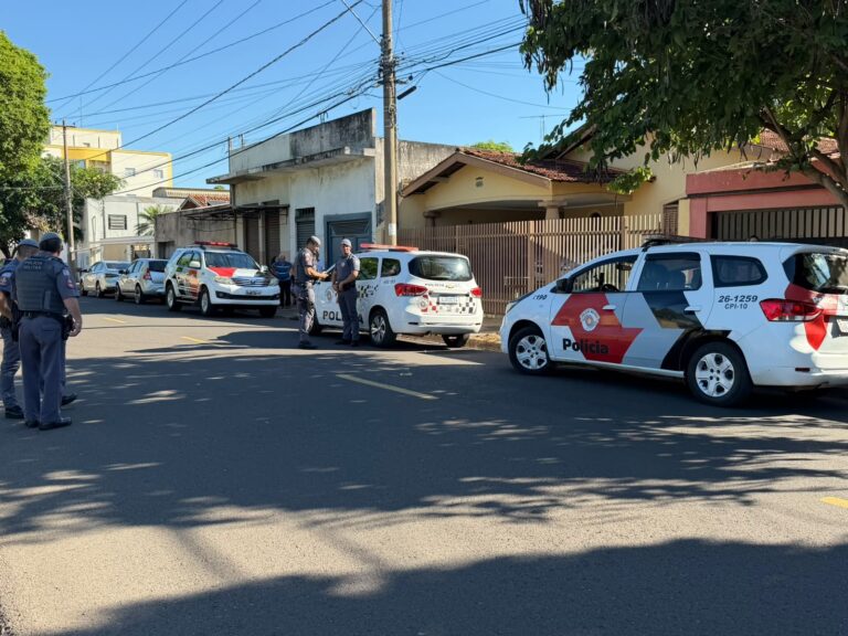 “Mãe, eu te amo, o pai está morto”, disse acusado de matar o pai ao ser flagrado lavando sangue no quintal