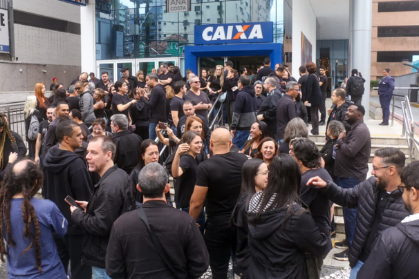 greve dos funcionarios da caixa em santos
