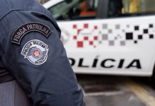 Criança de 8 anos liga para o 190 ao ver pai agredir a mãe em São Paulo, diz PM