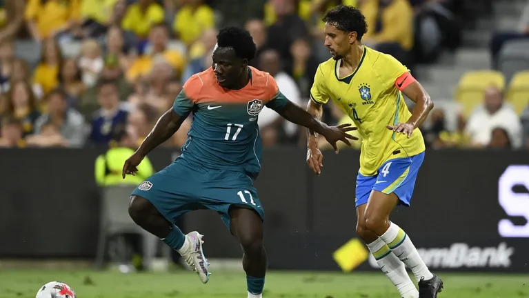 Seleção repete problemas da Copa e só empata com Austrália no último lance