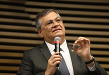 Dino anula decisão do TSE e libera publicação sobre Nossa Senhora que causou dano a Flávio Bolsonaro