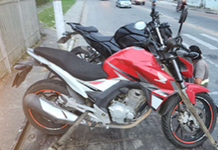 Polícia encontra moto furtada e prende dupla com revólver em Lorena