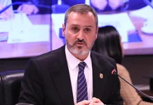 Dino reverte decisão de Mendonça e reintegra Andrei Rodrigues ao comando da PF