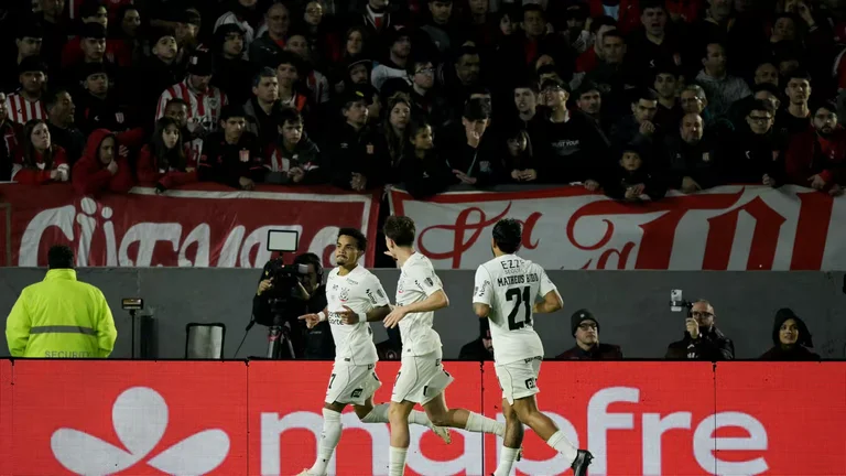 Corinthians reage, empata na Argentina e decide vaga na semi da Libertadores em casa