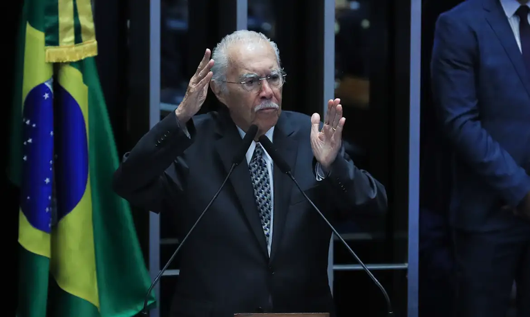 José Sarney, ex-presidente, é internado com quadro de pneumonia
