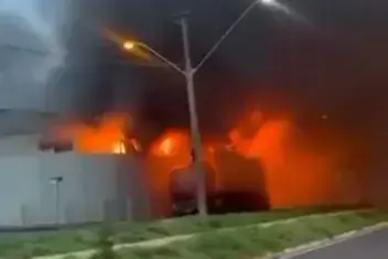 incêndio caminhões