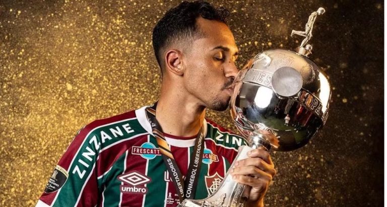 Lima é anunciado pelo Santos