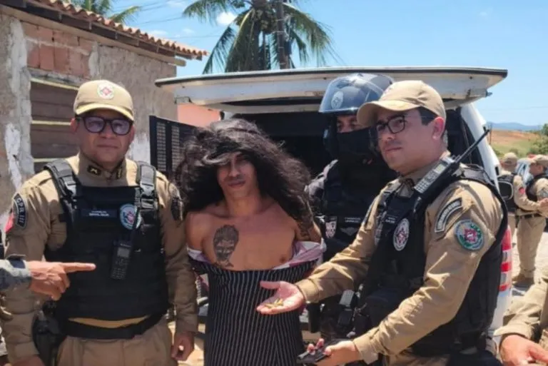Preso vestido de mulher na Paraíba não era parente de criança que ele levava, diz polícia