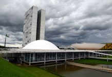 Veja quem votou contra e quem foi a favor da PEC pelo fim da escala 6×1 na CCJ do Senado