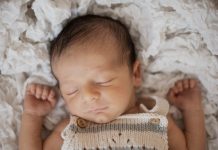 Olhos e pele amarelados em recém-nascidos: quando é esperado e quando é alerta