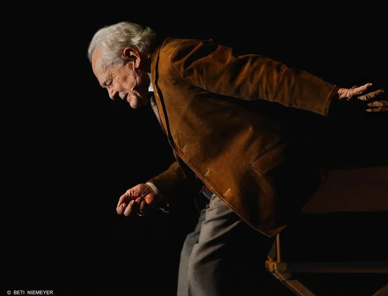 Festara 2026 continua neste domingo com atrações na praça e no teatro
