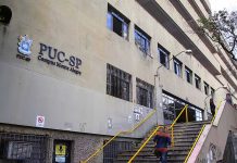 Estudantes da PUC-SP fazem paralisação contra redução de bolsas e cobram mudanças em processo