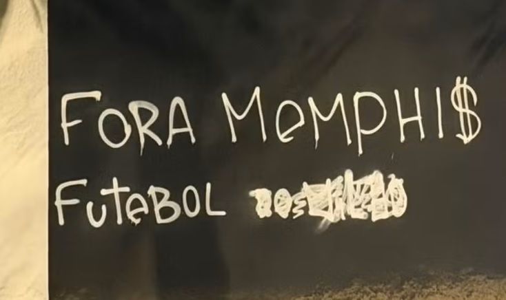 Torcida se revolta contra Memphis após eliminação na Libertadores
