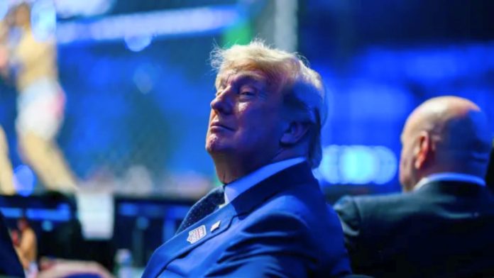trump sentado