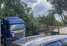 Mudança no clima causa ventos fortes e transtornos na Baixada Santista; 63,0 km/h foram registrados em Santos (VÍDEO)