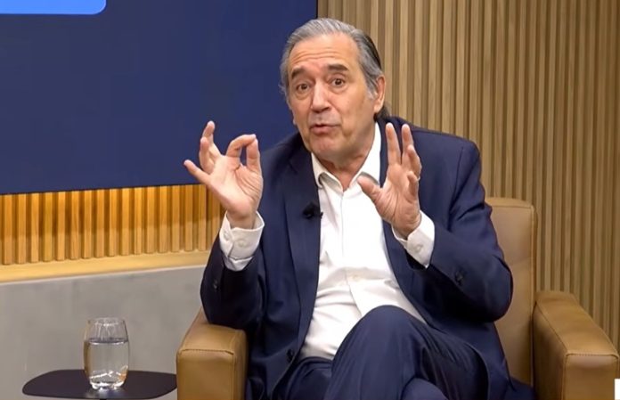 Villa quer tirar de presidentes do Congresso poder sobre impeachment