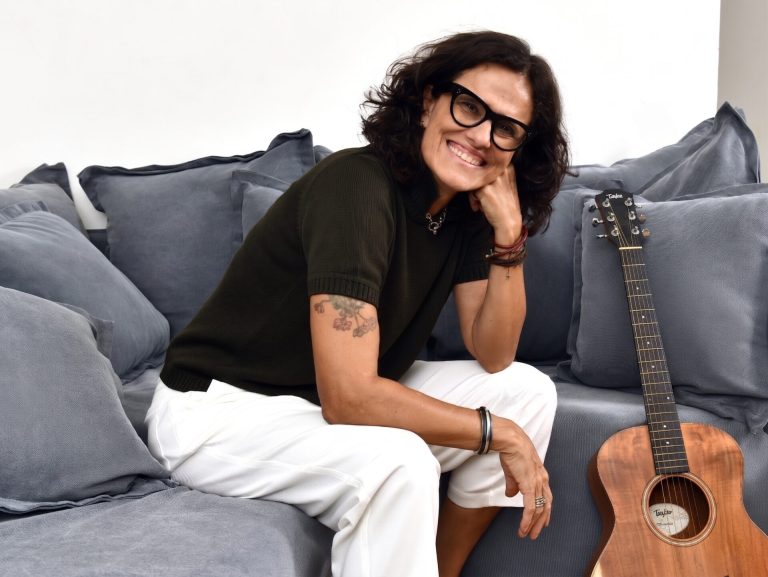 Zélia Duncan celebra 45 anos de carreira com novo show em São Paulo